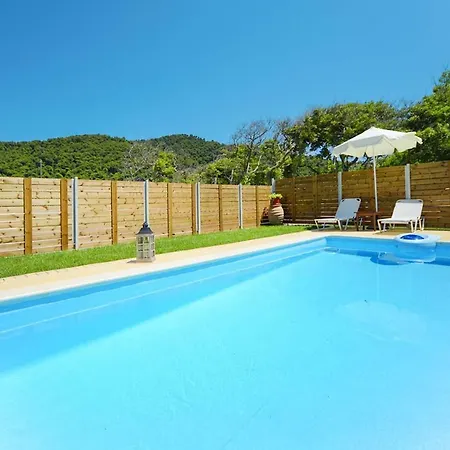 Aselinos Sleeps 4 Pool Air Con Wifi *
